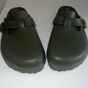 Boston Essentials
EVA. Size women’s 9 men’s 7 No box No tags new